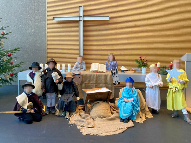„2 in 1“-Familiengottesdiensts mit Krippenspiel an Heilig Abend 2022 in der Ev. Johanneskirche Wiesbaden