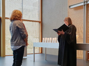 Einführung von Heike Paul-Guerdi in den Kirchenvorstand durch Pfarrerin Ulrike Decker-Horz in der Ev. Johanneskirche Wiesbaden