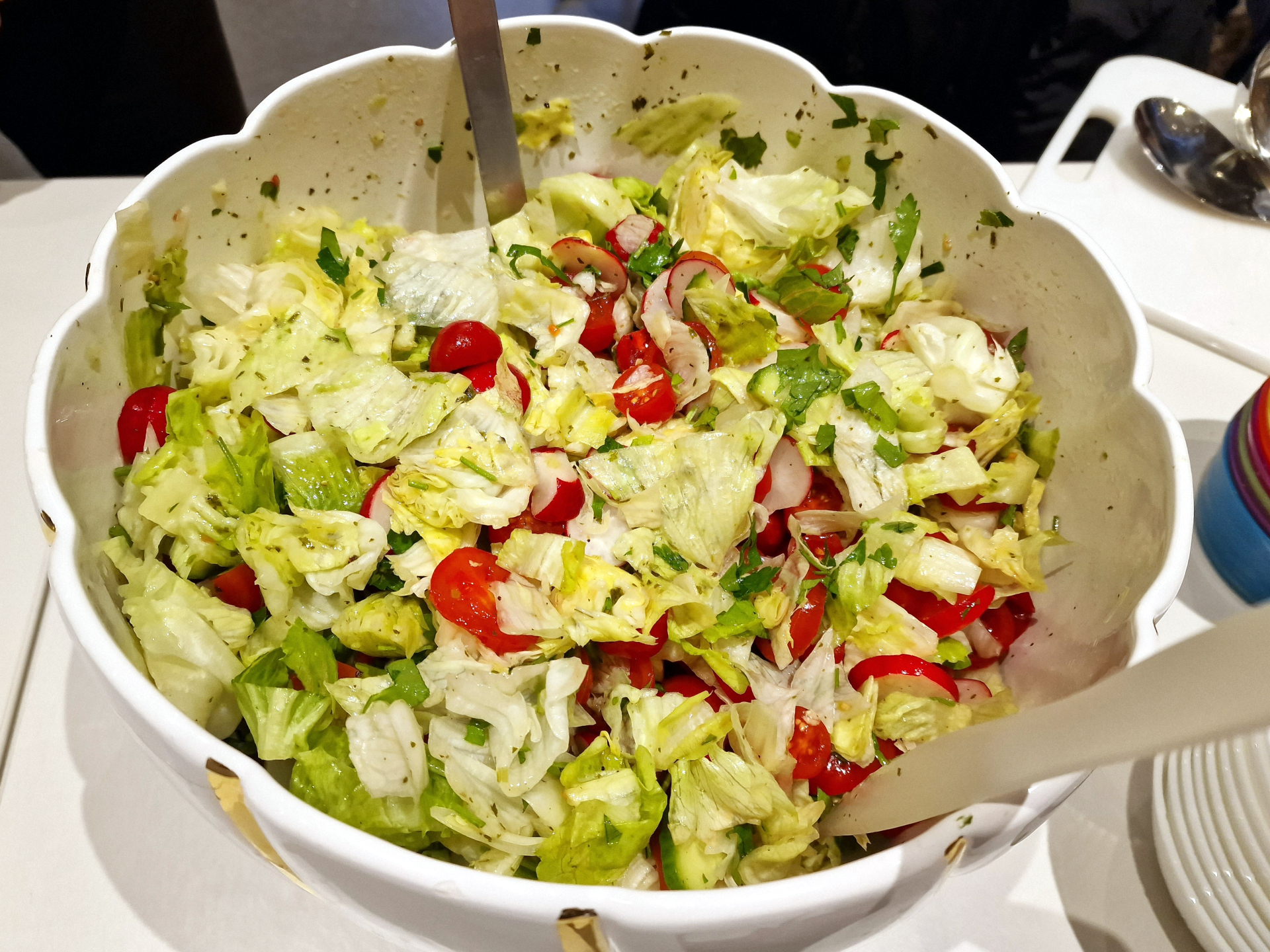 gemischter Salat bei „Dreierlei“, dem lebendigen Mittagstisch im Weidenborn
