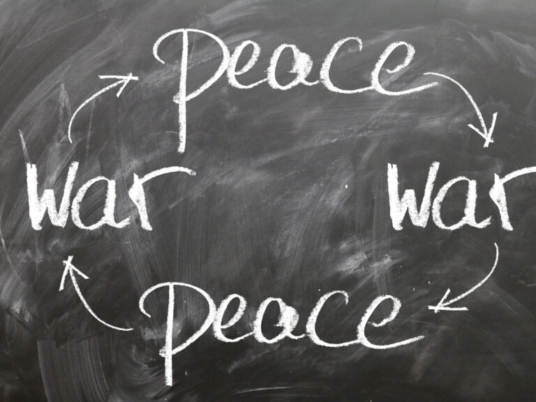Symbolbild für den Kreislauf von Krieg und Frieden